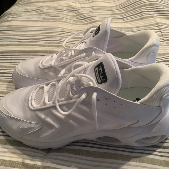 Nike Other - NWOT Nike AIR MAX TAILWIND